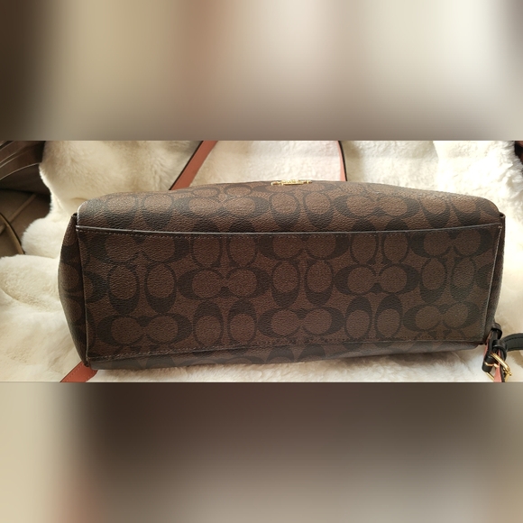 Coach Dark Brown Shoulder Bag with Gold Hardware - Picture 7 of 7